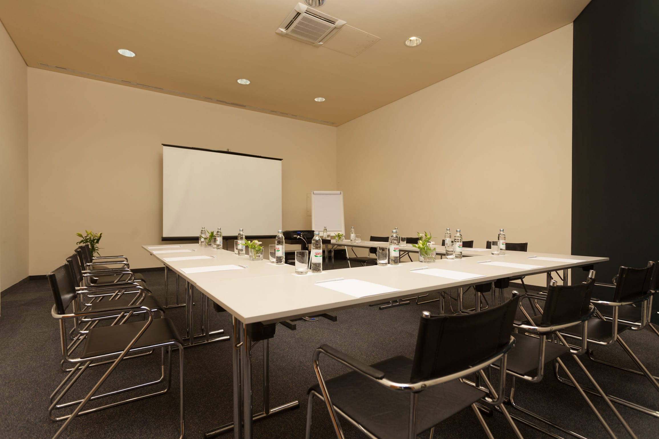 Ladonja Meeting Room
