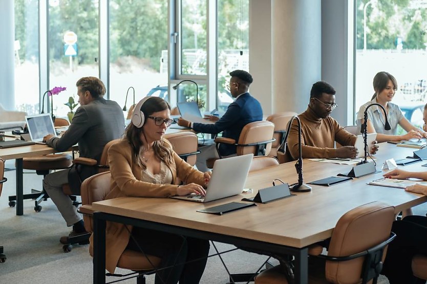 Hot Desking Saving Businesses Thousands