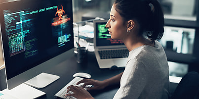 female cyber security expert cd y0tvy3