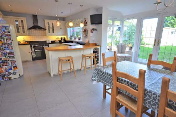 House sit in Farnham, United Kingdom