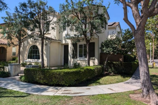 House sit in Irvine, CA, US
