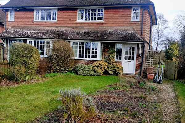 House sit in Horsham, United Kingdom