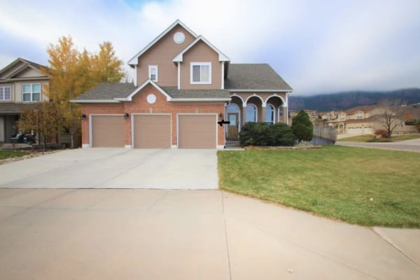 House sit in Colorado Springs, CO, US